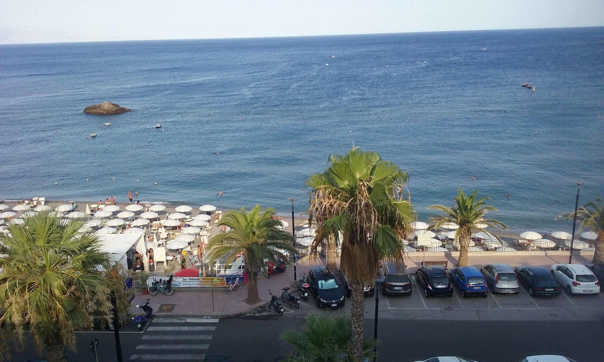 Elihotel SantʼAlessio Siculo Extérieur photo