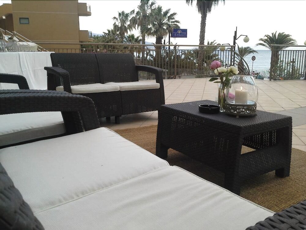 Elihotel SantʼAlessio Siculo Extérieur photo